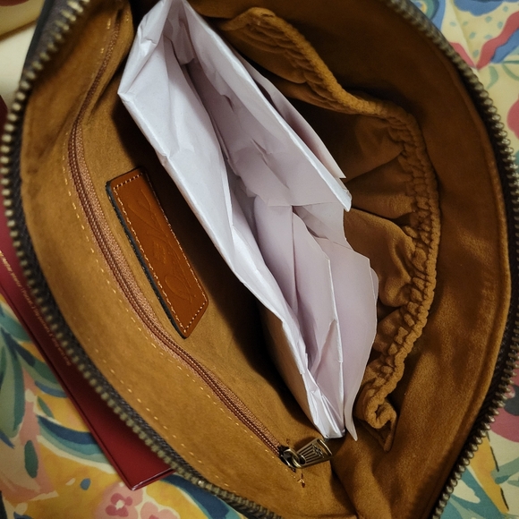 Patricia Nash Leather Floral Wristlet "Prairie" Pattern ~ NWT/NIB ~ Pretty! - Picture 10 of 16